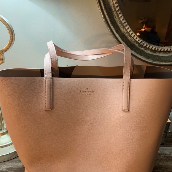SOLD! Kate Spade reversible tote bag - Picture 5 of 5